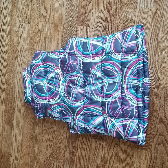(M) Old Navy Multicolored Peace Symbol Puffer Vest ❤ Cute - Picture 9 of 9